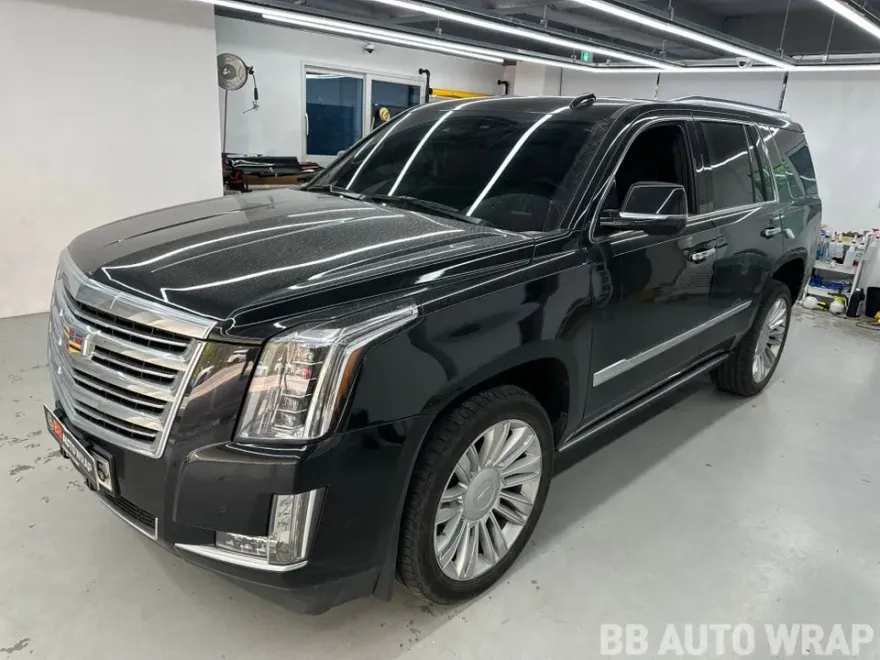 Cadillac Escaladeのカーラッピング事例|クロームパーツの印象チェンジ 施工写真 1-1