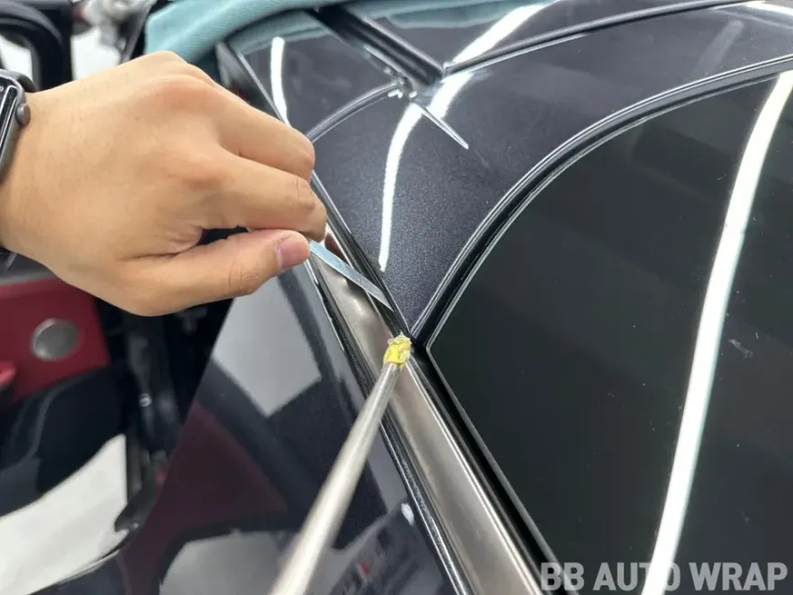 Kia Stingerのカーラッピング事例｜プログマットブラック 施工写真 3-2