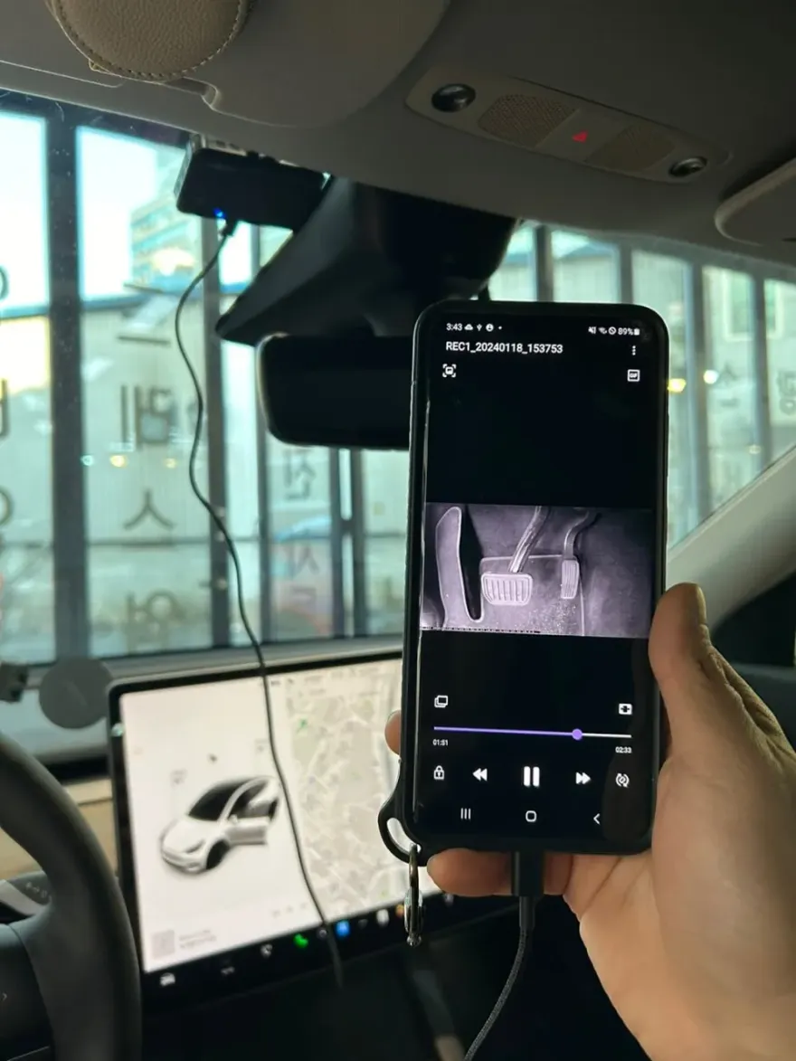 Tesla Model Y ドラレコ取付事例|急発進対策 施工写真 3-2