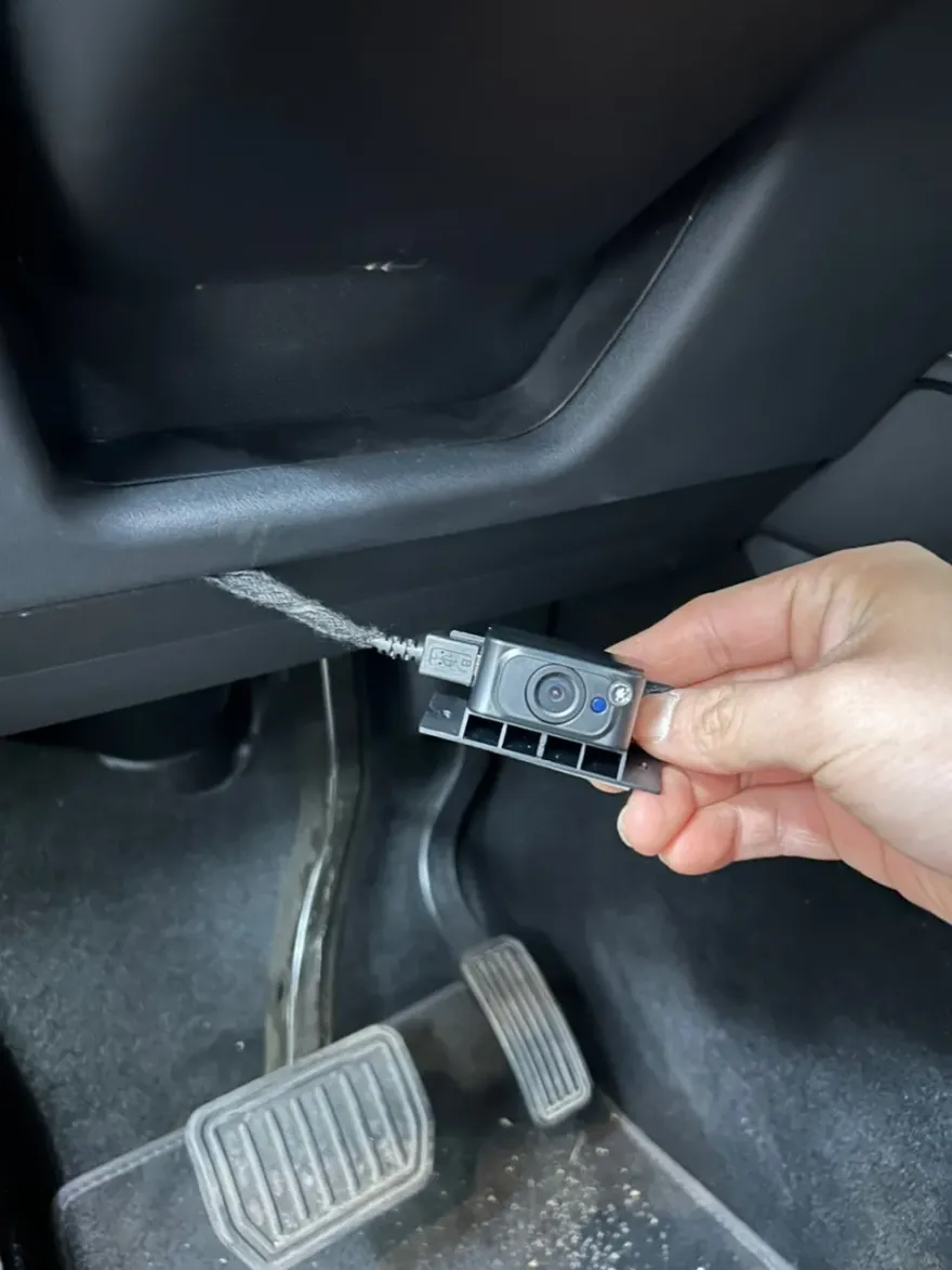 Tesla Model Y ドラレコ取付事例|急発進対策 施工写真 3-3