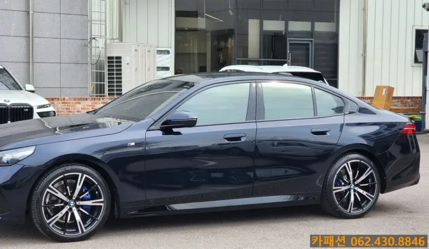 BMW 530iのカーフィルム施工事例|費用目安・仕上がり 施工写真 1-1