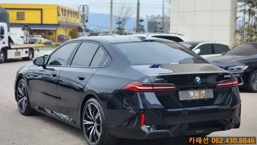 BMW 530iのカーフィルム施工事例|費用目安・仕上がり 施工写真 2-1