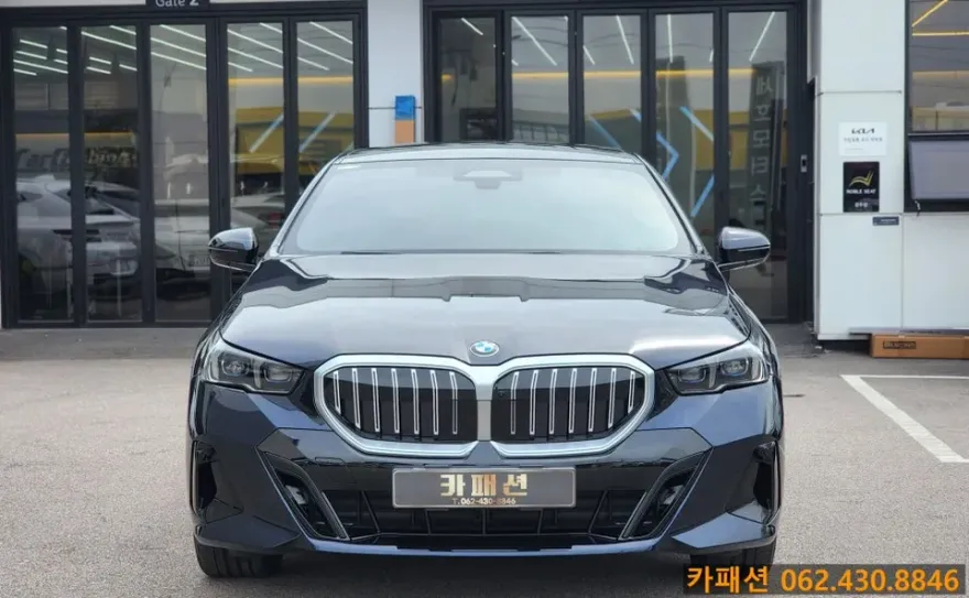 BMW 530iのカーフィルム施工事例|費用目安・仕上がり 施工写真 1-2
