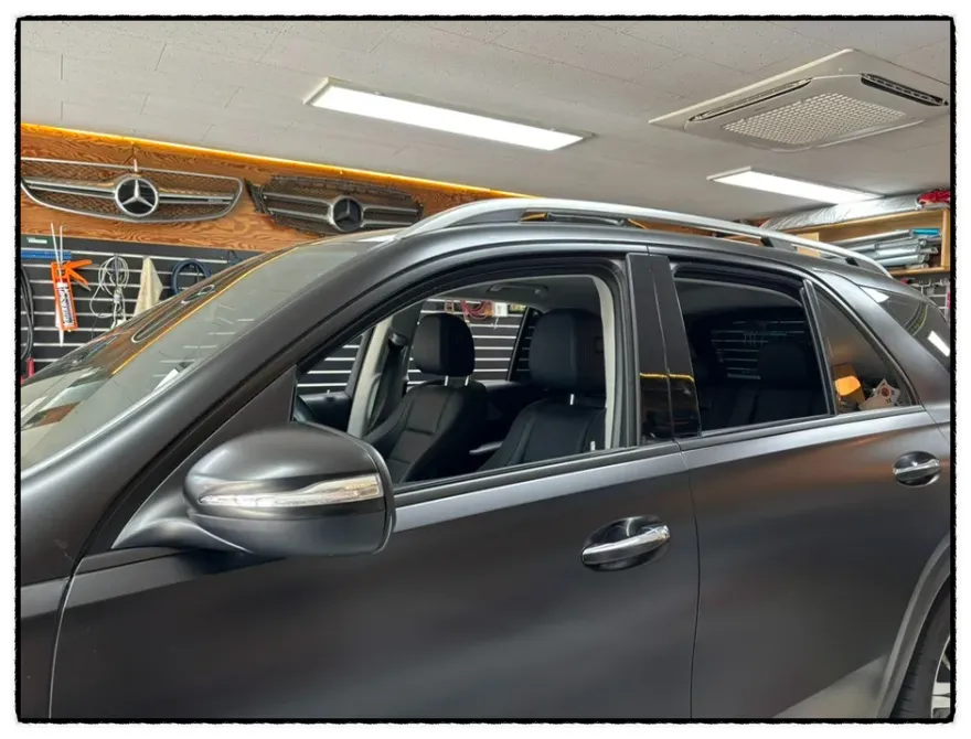 Mercedes-Benz GLEのカーラッピング事例 施工写真 4-1