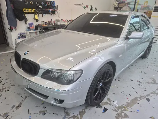 BMW 7 Seriesのカーラッピング事例|費用目安・仕上がり 施工写真 1-1