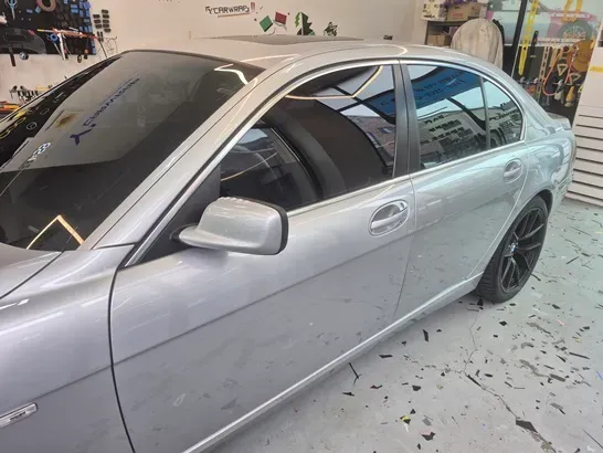BMW 7 Seriesのカーラッピング事例|費用目安・仕上がり 施工写真 2-1