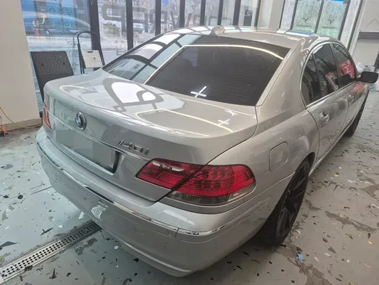 BMW 7 Seriesのカーラッピング事例|費用目安・仕上がり 施工写真 1-2