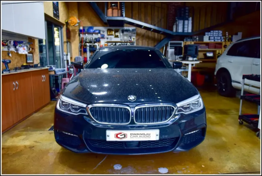 BMW 5 Series G30 car audio installation result
