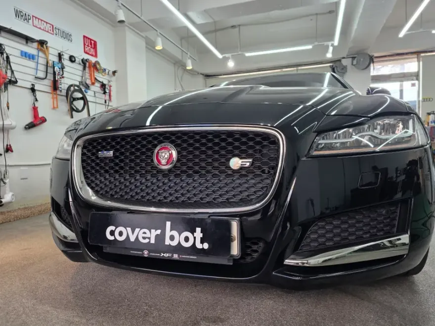 Jaguar XFのカーラッピング事例|クローム除去とカーボン調 施工写真 2-2
