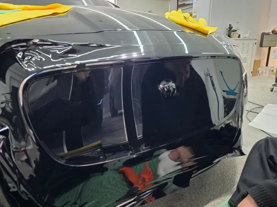 Jaguar XFのカーラッピング事例|クローム除去とカーボン調 施工写真 1-3