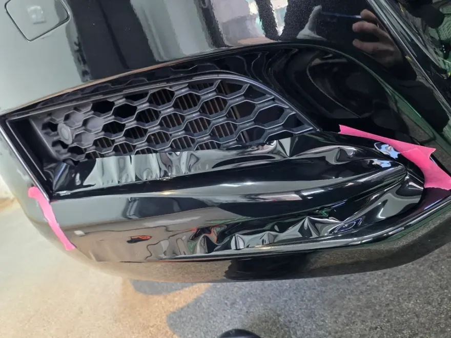 Jaguar XFのカーラッピング事例|クローム除去とカーボン調 施工写真 3-3