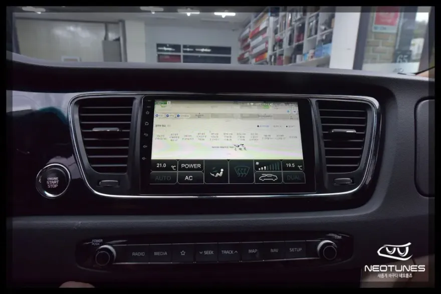 Kia Carnival YPのAndroid Auto・CarPlay取付事例 施工写真 1-2