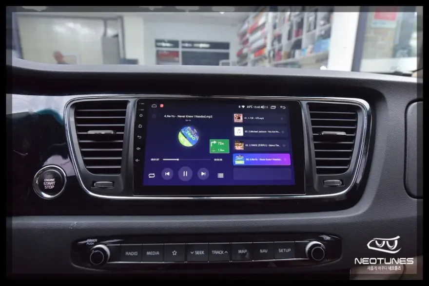 Kia Carnival YPのAndroid Auto・CarPlay取付事例 施工写真 3-2