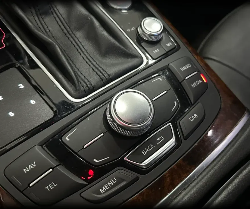 Audi A6 C7のAndroid Auto・CarPlay取付事例 施工写真 4-2