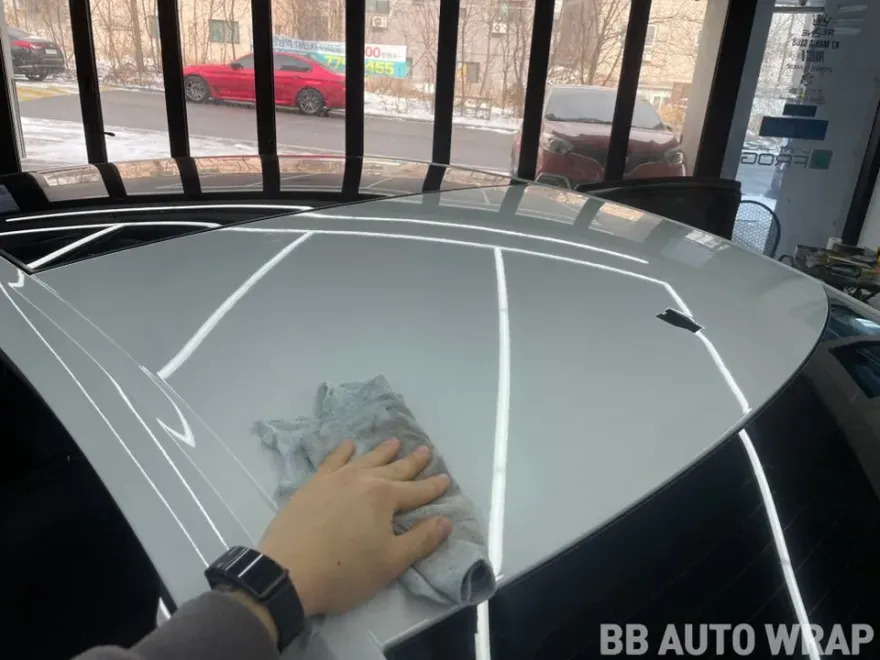 Audi A6 ルーフPPF施工事例｜光沢ブラックで保護と美観向上 施工写真 2-2