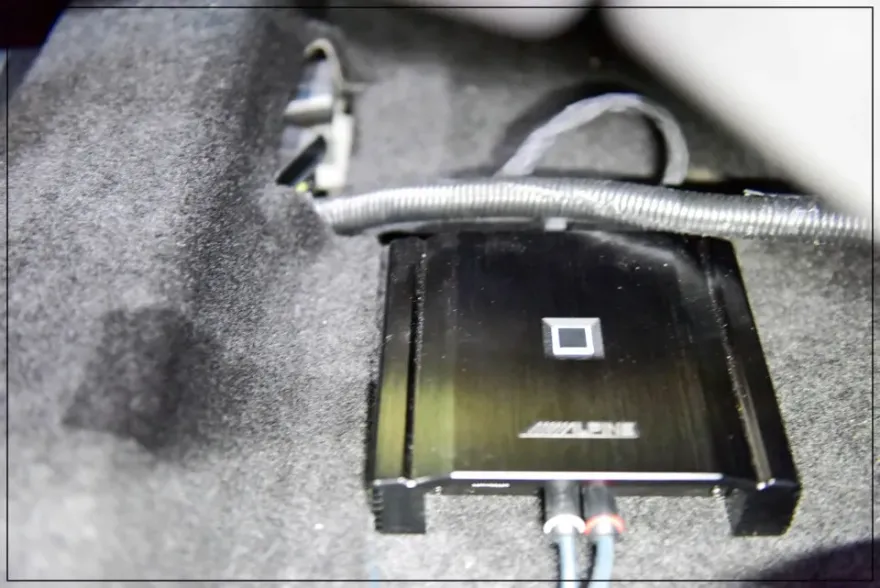 KG Mobility Actyonのカーオーディオ施工事例 施工写真 3-1
