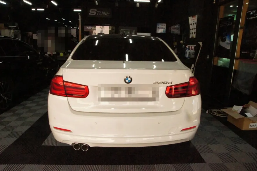 BMW 3 Series F30ドラレコ取付事例|費用目安・仕上がり 施工写真 1-1