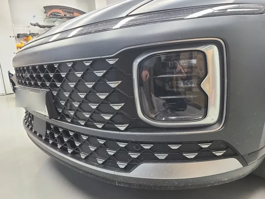 Hyundai Grandeur GN7のカーラッピング事例|費用目安・仕上がり 施工写真 3-1