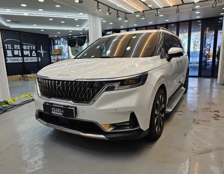 Kia Carnival KA4 body kit installation result