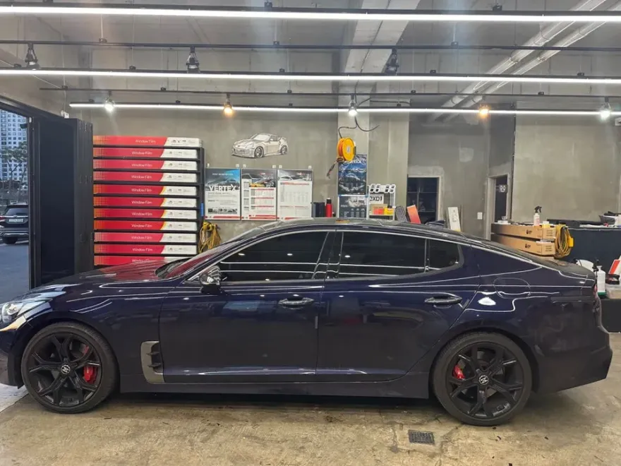 Kia Stingerのカーフィルム施工事例｜費用目安・仕上がり 施工写真 1-2