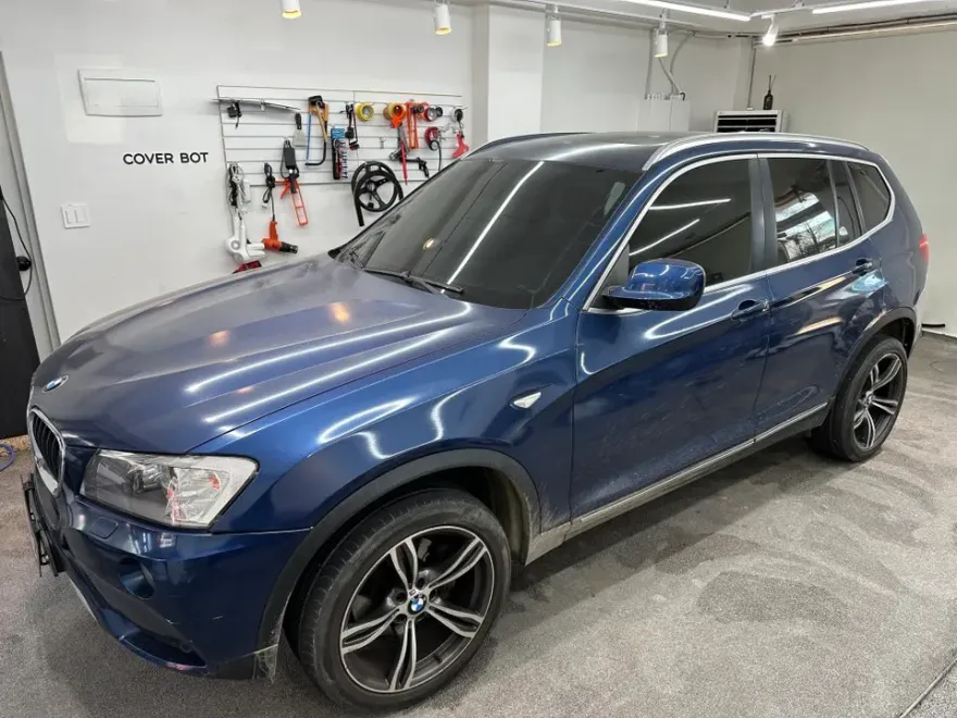 BMW X3のカーラッピング事例|費用目安・仕上がり 施工写真 2-1