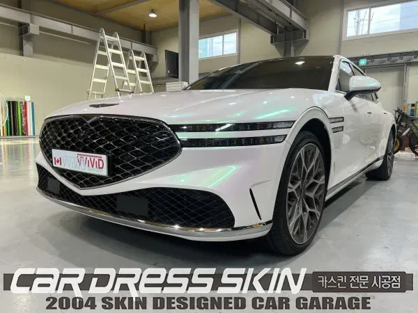 Genesis G90のカーラッピング事例|オーロラホワイトの高級感 施工写真 3-2