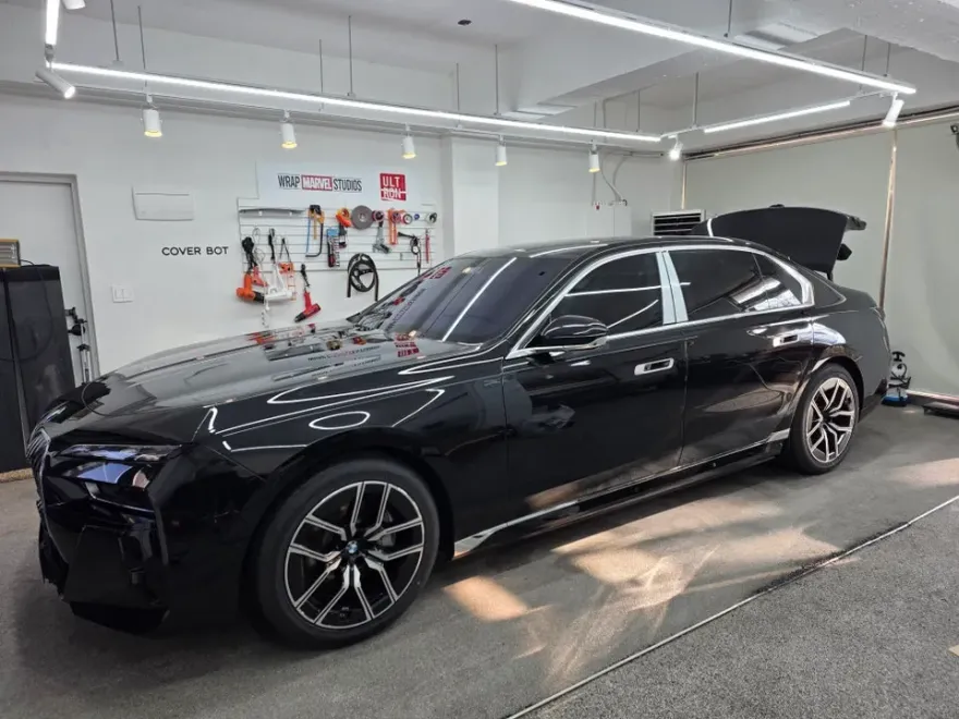 BMW 7 Seriesのカーラッピング事例|費用目安・仕上がり 施工写真 1-1