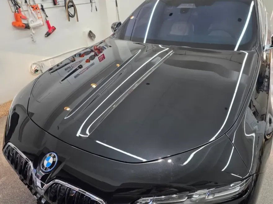 BMW 7 Seriesのカーラッピング事例|費用目安・仕上がり 施工写真 2-1