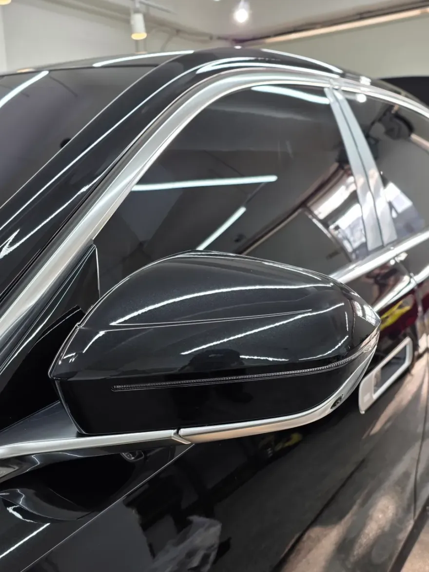 BMW 7 Seriesのカーラッピング事例|費用目安・仕上がり 施工写真 1-2