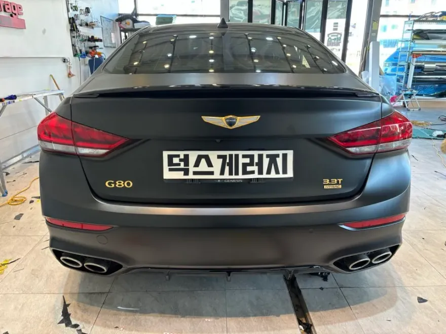 Genesis G80のカーラッピング事例|サテンブラックの仕上がり 施工写真 3-3