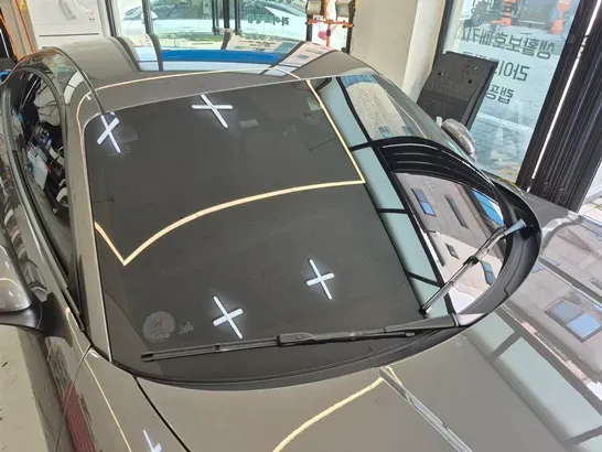 ポルシェ911のPPF施工事例|フロントガラス保護 施工写真 1-2