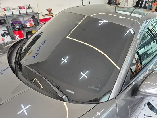 ポルシェ911のPPF施工事例|フロントガラス保護 施工写真 2-2