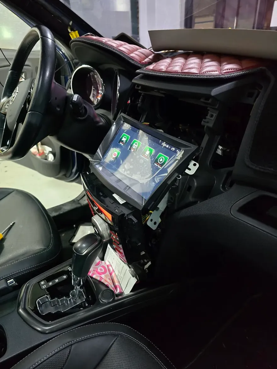 SsangYong Tivoli AirのAndroid Auto・CarPlay取付事例 施工写真 3-1