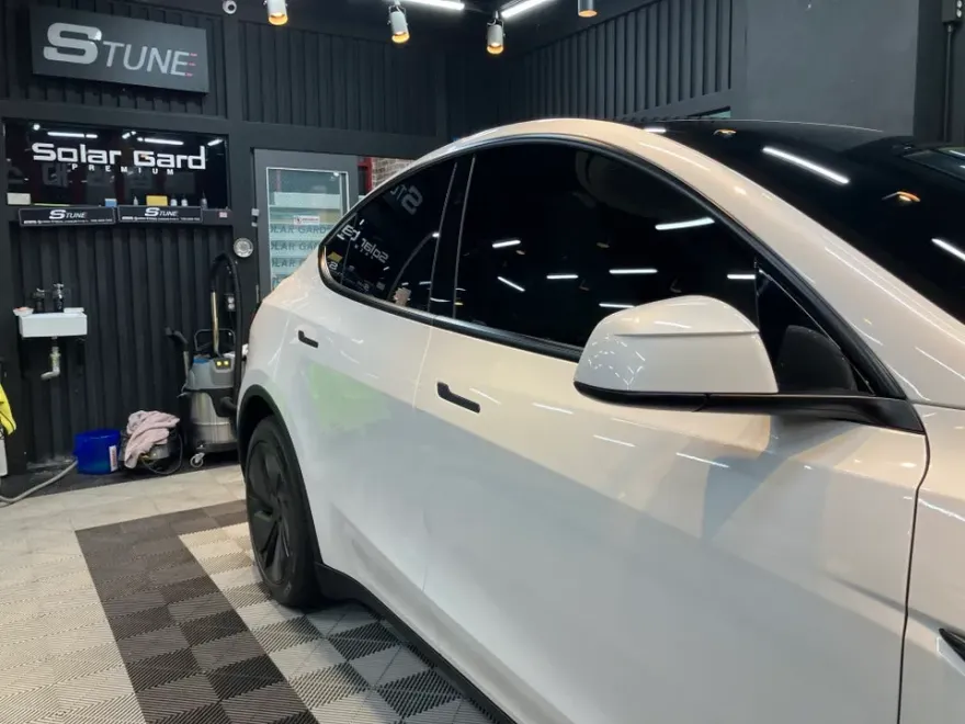 Tesla Model Yのカーフィルム施工事例|費用目安・仕上がり 施工写真 2-1