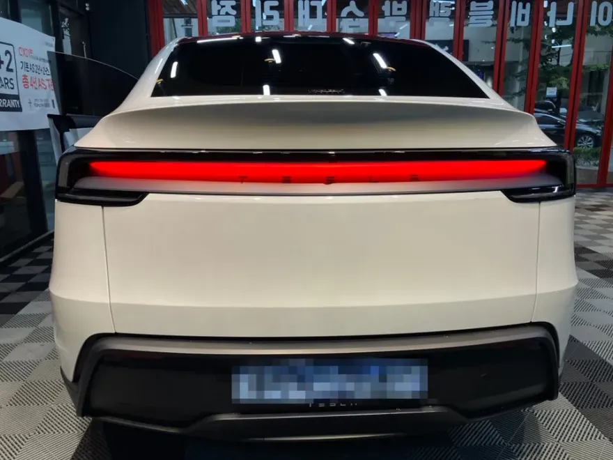 Tesla Model Yのカーフィルム施工事例|費用目安・仕上がり 施工写真 2-2