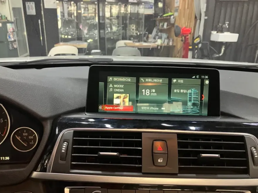 BMW 3 Series F30のAndroid Auto・CarPlay取付事例 施工写真 4-1