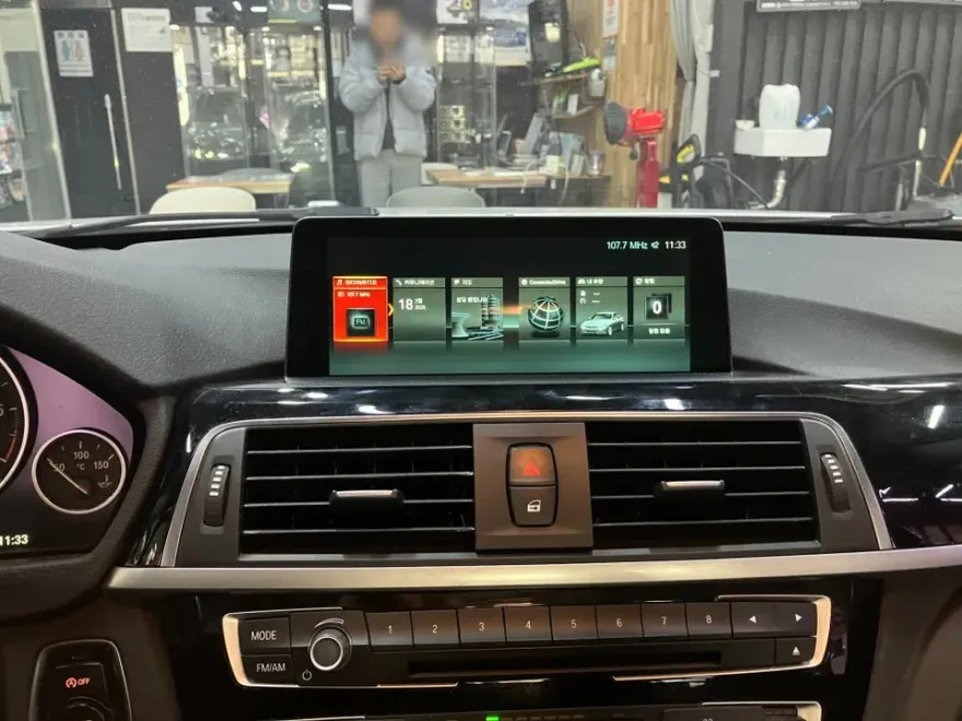 BMW 3 Series F30のAndroid Auto・CarPlay取付事例 施工写真 2-2