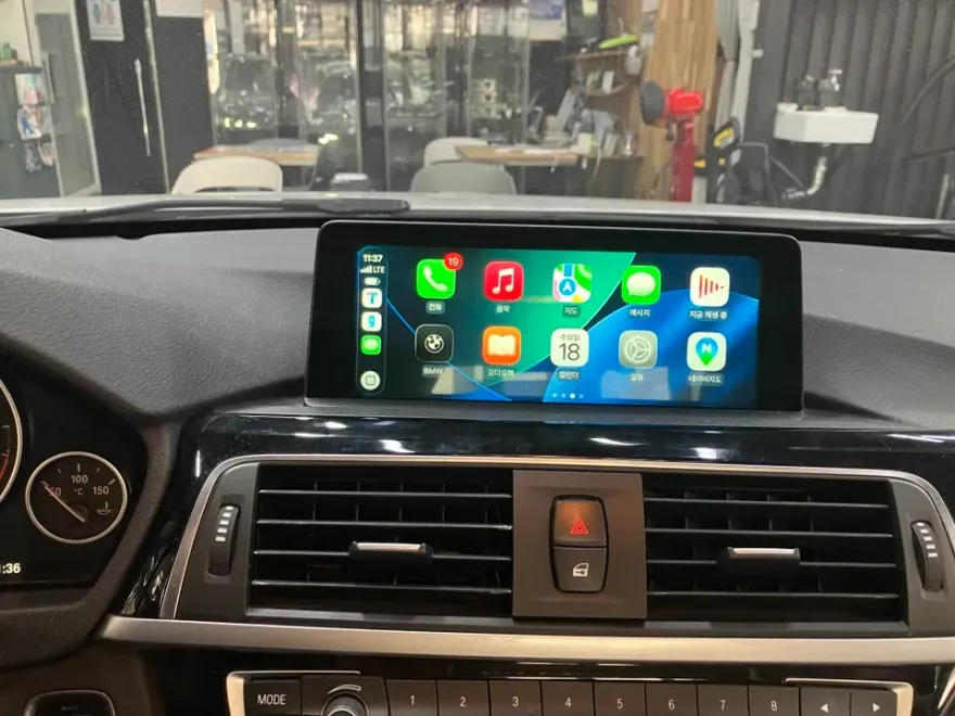 BMW 3 Series F30のAndroid Auto・CarPlay取付事例 施工写真 4-2