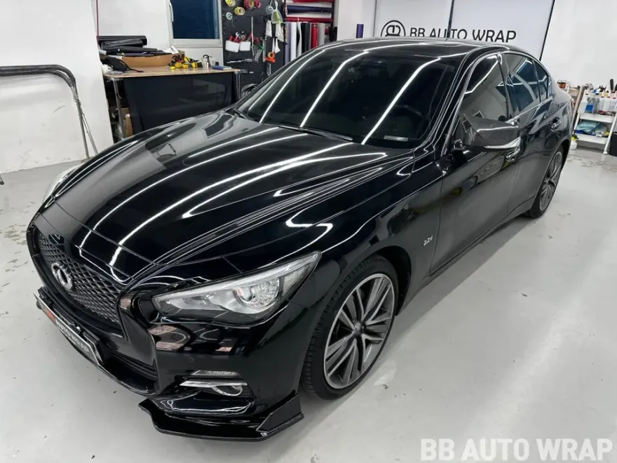 Infiniti Q50 PPF施工事例:リアランプのトーンダウン 施工写真 1-1