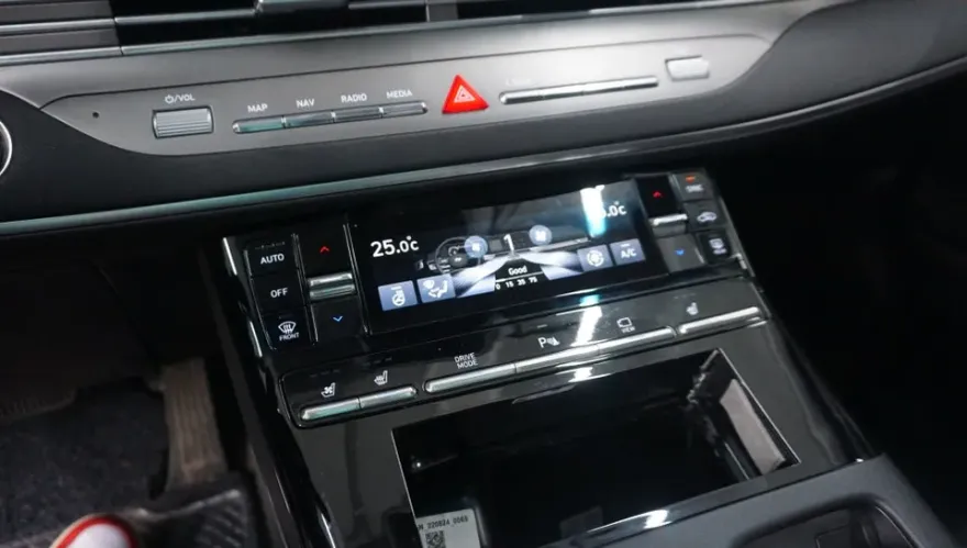 Hyundai The New Grandeurのカーラッピング事例｜費用目安・仕上がり 施工写真 2-1
