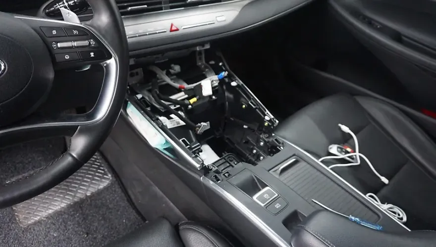Hyundai The New Grandeurのカーラッピング事例｜費用目安・仕上がり 施工写真 1-2