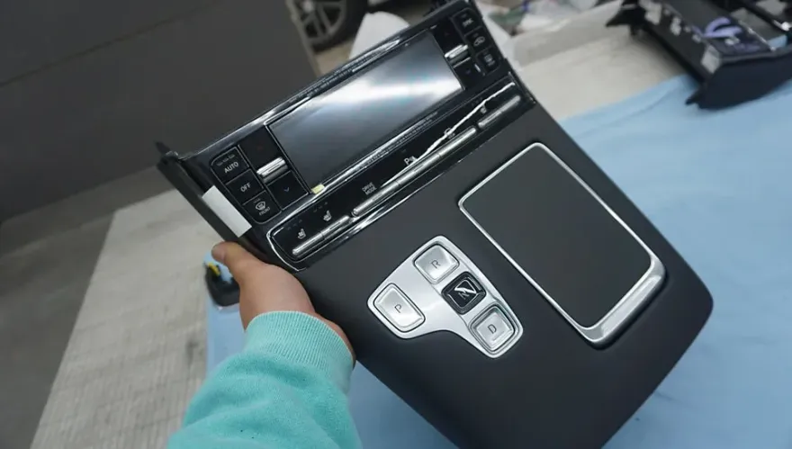 Hyundai The New Grandeurのカーラッピング事例｜費用目安・仕上がり 施工写真 3-2