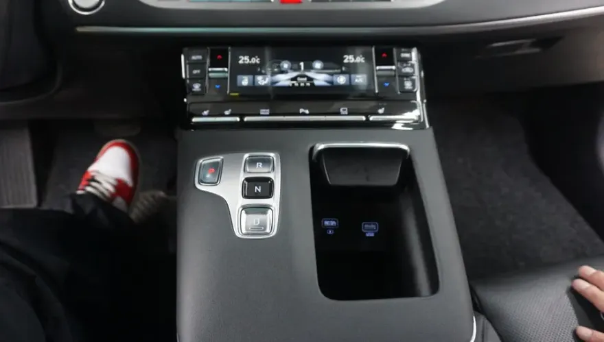 Hyundai The New Grandeurのカーラッピング事例｜費用目安・仕上がり 施工写真 1-3