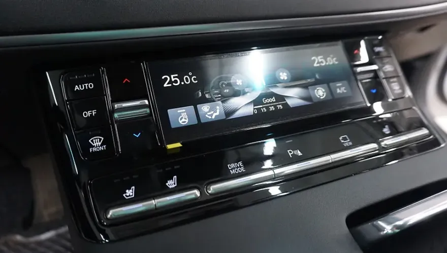Hyundai The New Grandeurのカーラッピング事例｜費用目安・仕上がり 施工写真 2-3