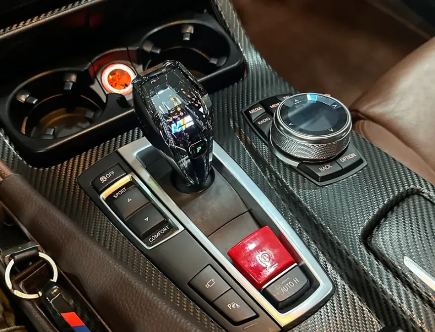 BMW 5 Series F10のAndroid Auto・CarPlay取付事例 施工写真 1-2