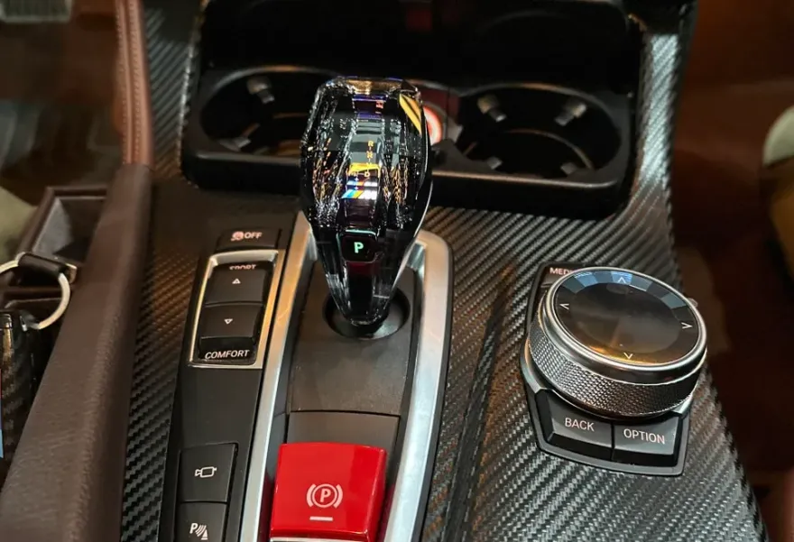 BMW 5 Series F10のAndroid Auto・CarPlay取付事例 施工写真 2-2