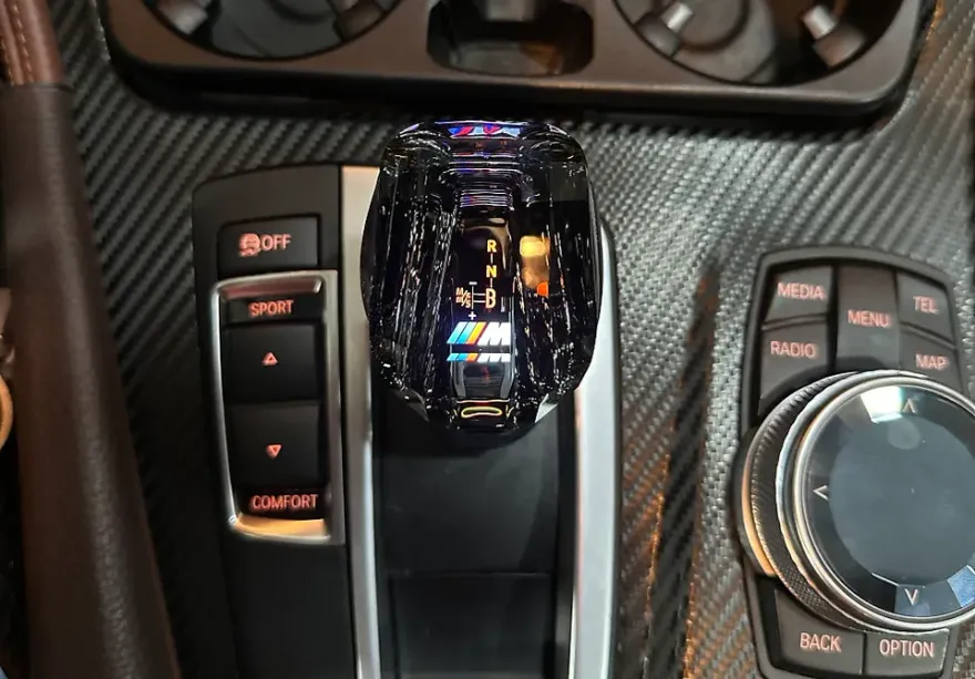 BMW 5 Series F10のAndroid Auto・CarPlay取付事例 施工写真 3-2