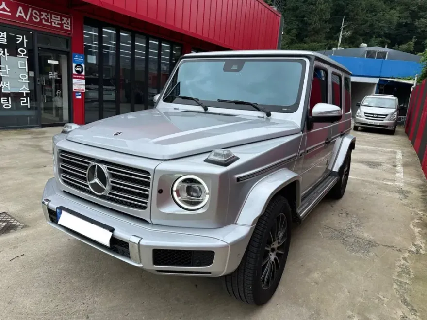 Mercedes-Benz G-Wagon ambient lighting installation result