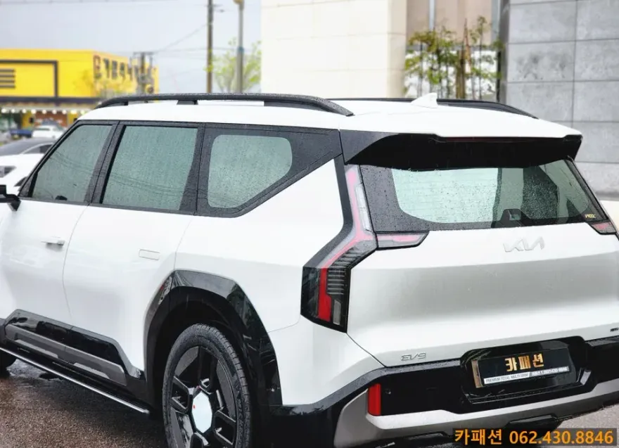 Kia EV9のカーフィルム施工事例｜断熱・スモークフィルム 施工写真 1-3