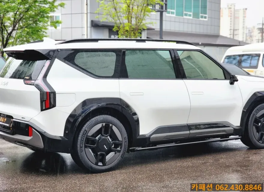 Kia EV9のカーフィルム施工事例｜断熱・スモークフィルム 施工写真 2-3